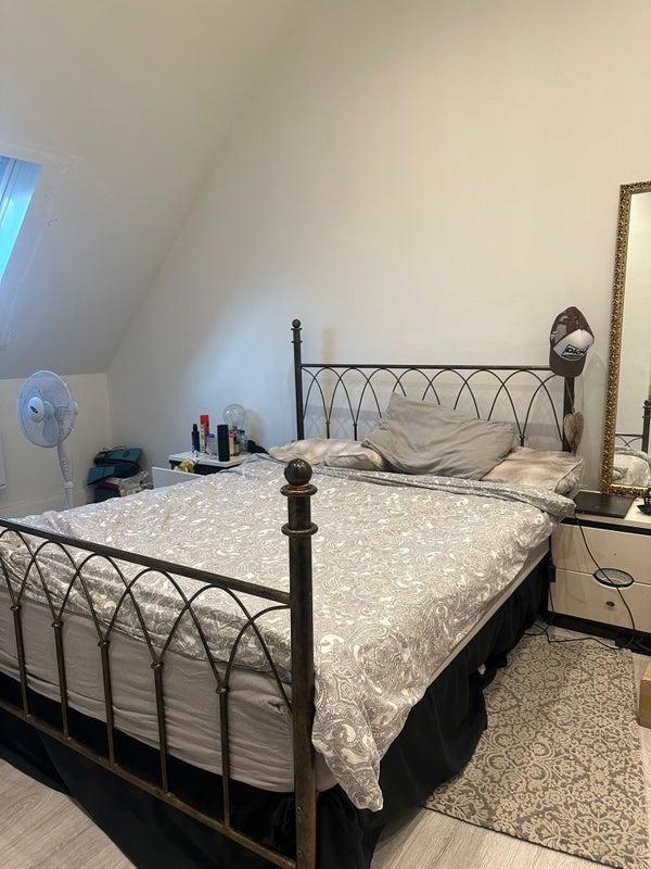 Flat Carbery Avenue in Greater London