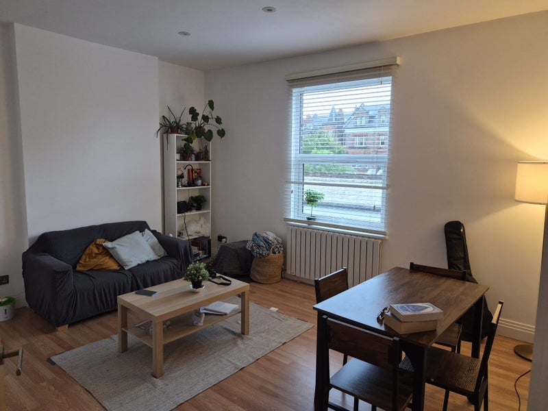 Room Canfield Place in Greater London