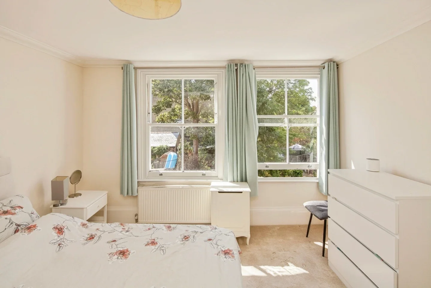 Flat Bedford Hill in Greater London