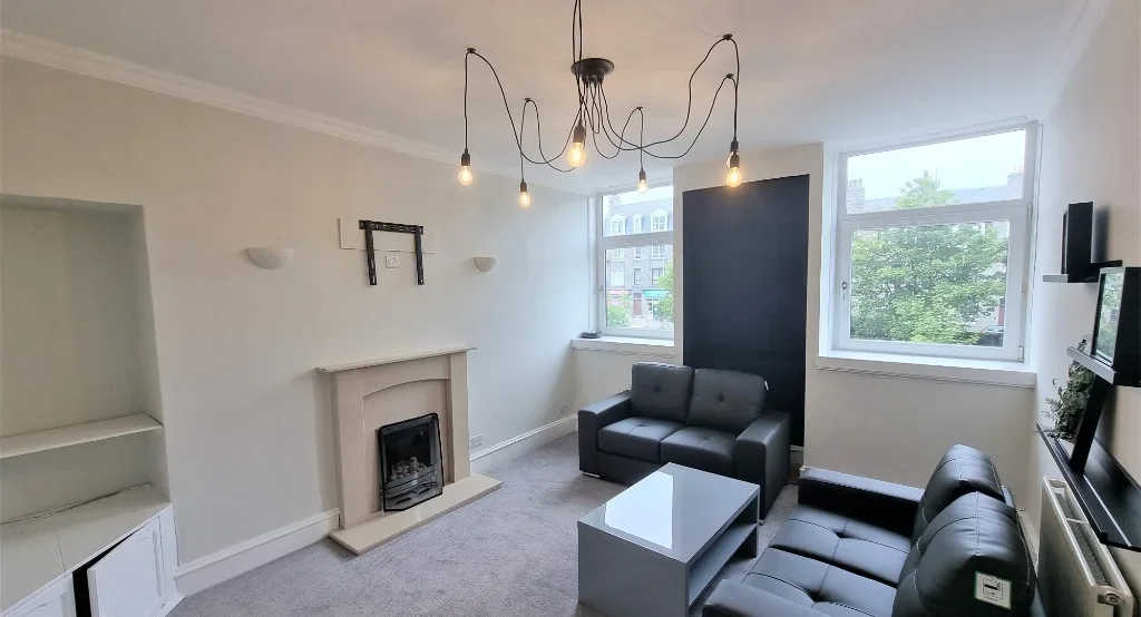 Flat Powis Terrace in Aberdeen City