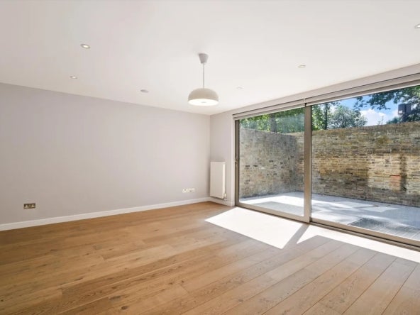 Flat Meadowbank in Greater London