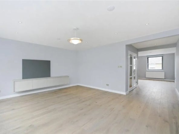 Flat Meadowbank in Greater London