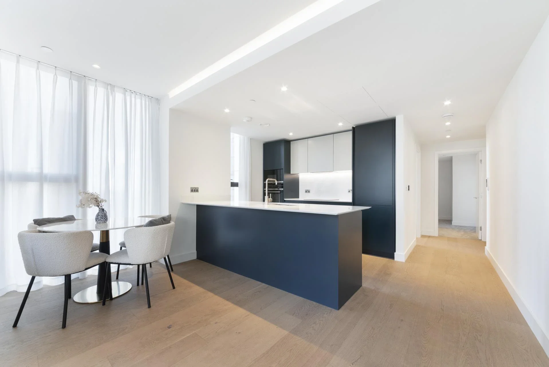 Flat South Quay Square in Greater London
