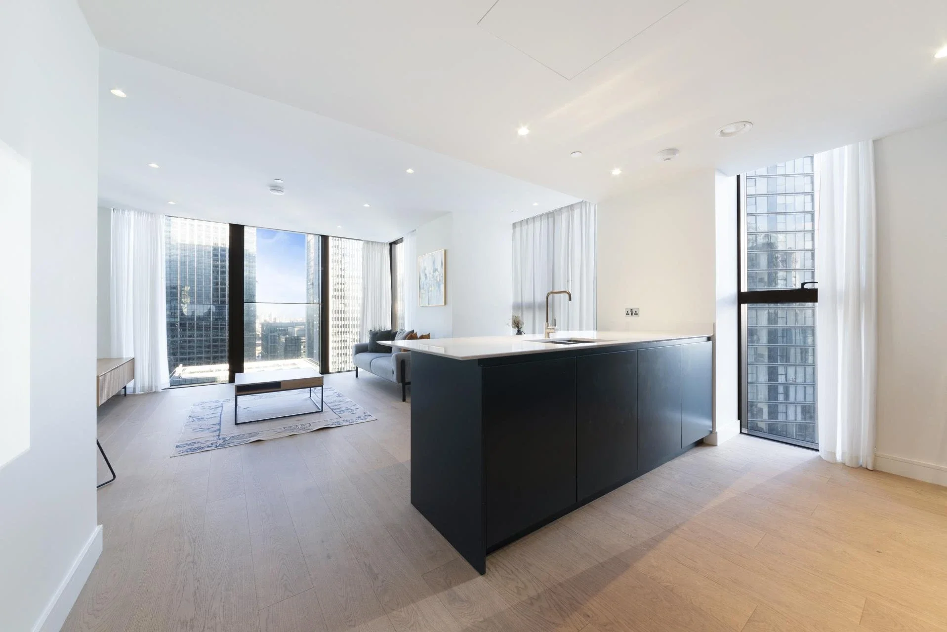 Flat South Quay Square in Greater London