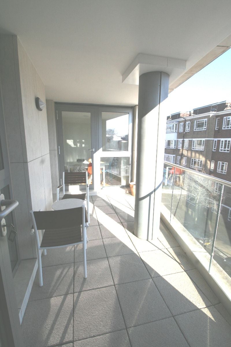 Flat Upper Richmond Road in Greater London