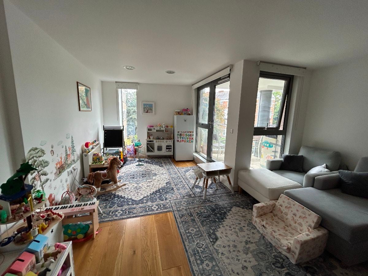 Flat Upper Richmond Road in Greater London