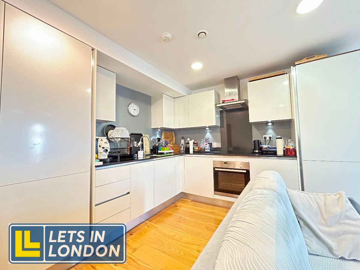 Flat Upper Richmond Road in Greater London
