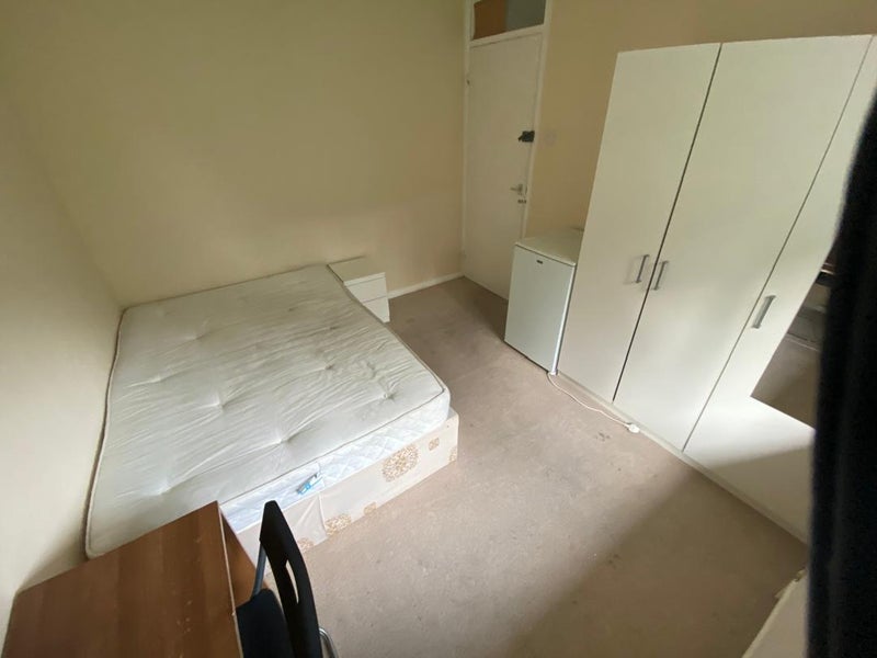 Room Star Lane in Greater London