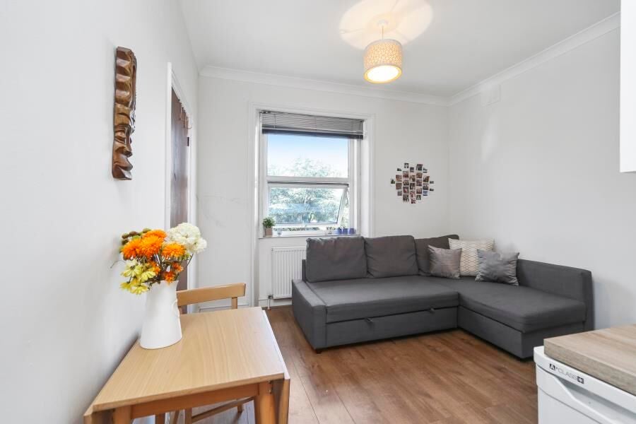 Flat West End Lane in Greater London