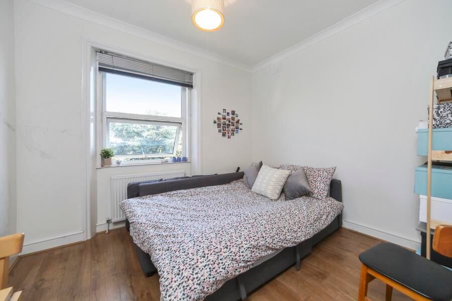 Flat West End Lane in Greater London