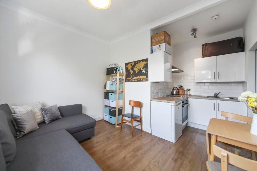 Flat West End Lane in Greater London