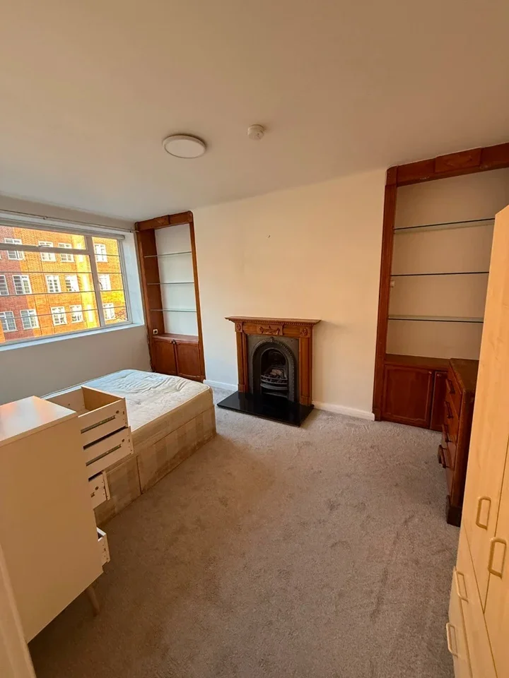 Room Barrow Hill Road in City of Westminster