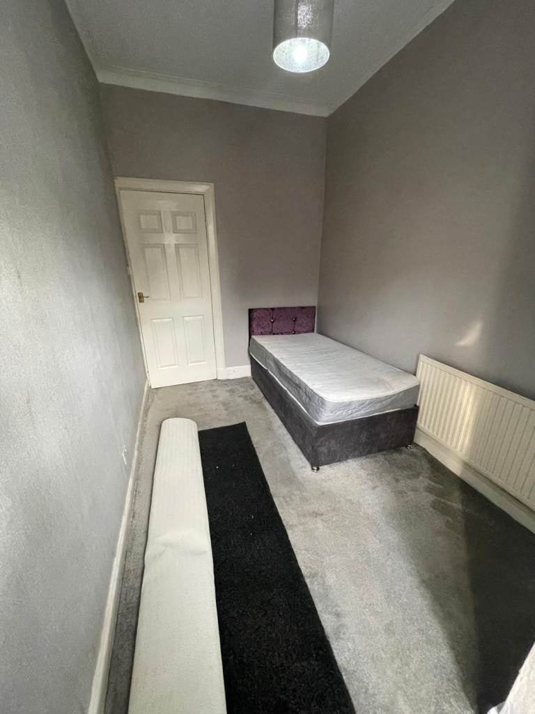 Flat Carlibar Road in Barrhead