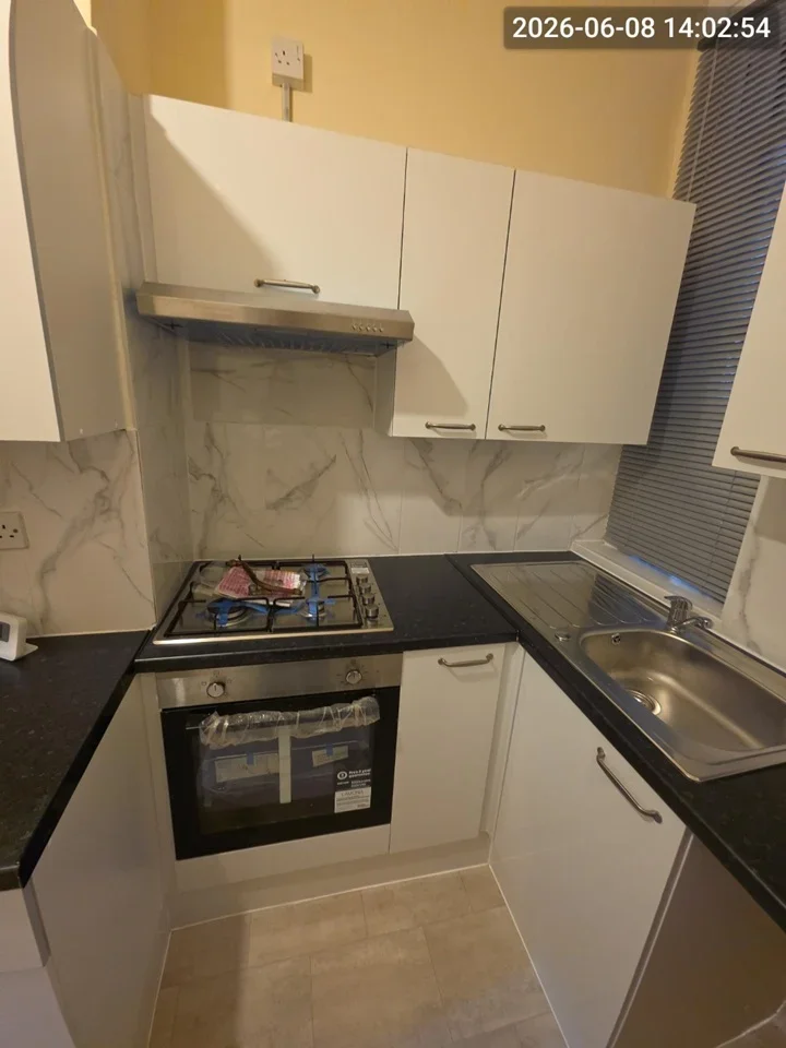 Flat Hurstbourne Road in Greater London