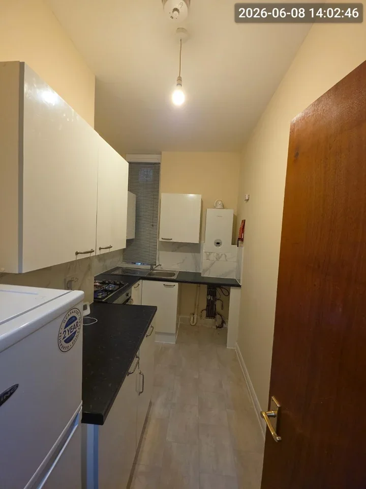 Flat Hurstbourne Road in Greater London