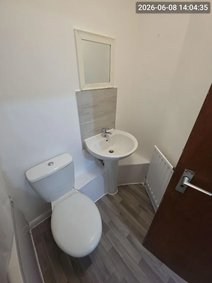 Flat Hurstbourne Road in Greater London