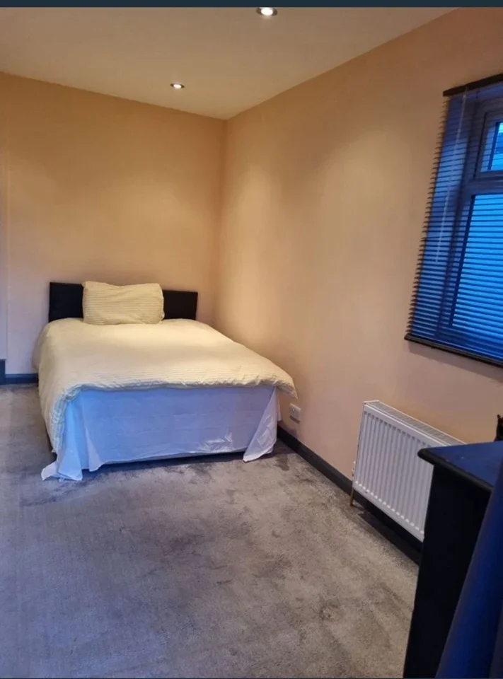 Room Woodland Road in Greater London