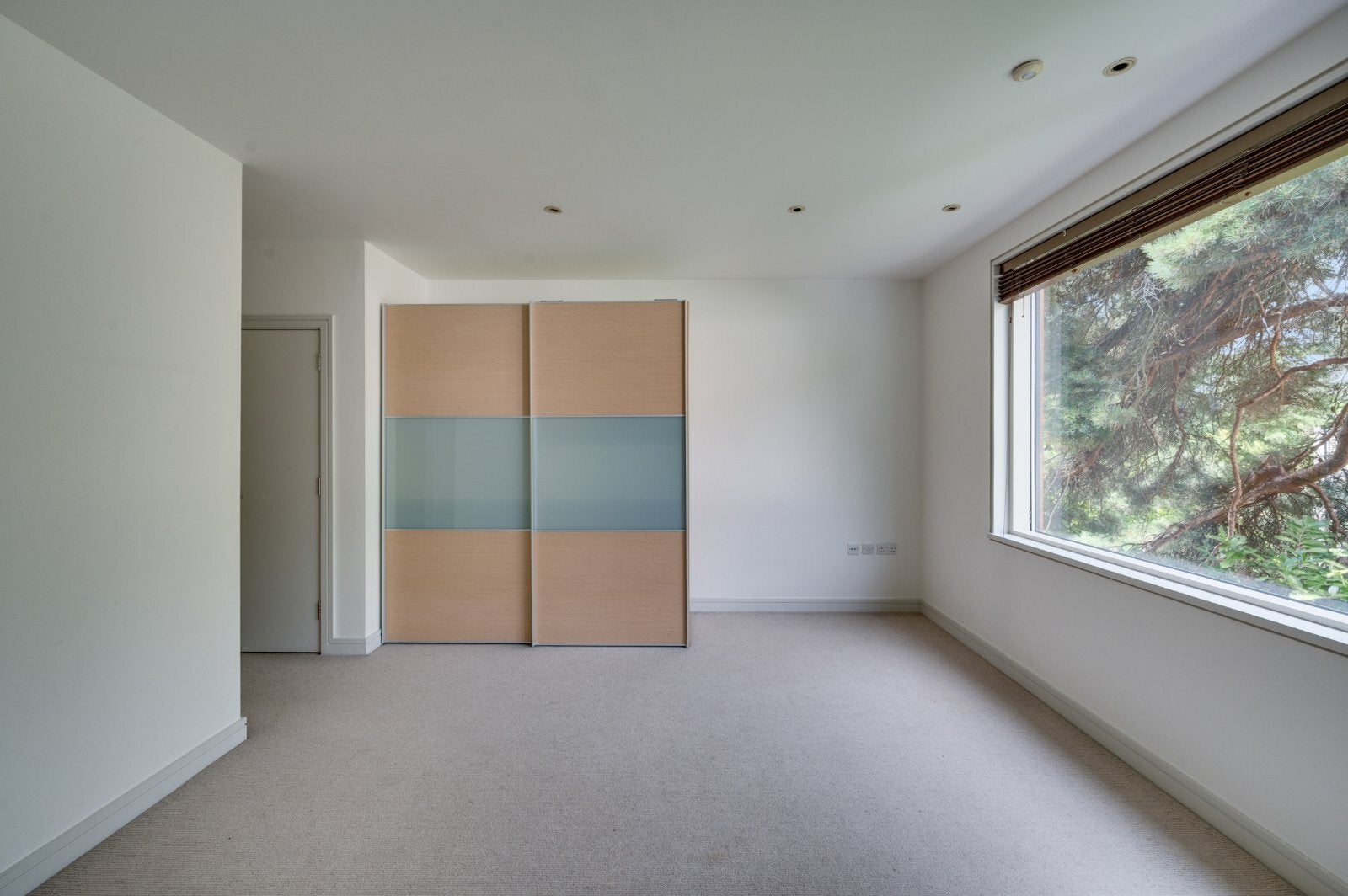 House Oak Hill Way in Greater London