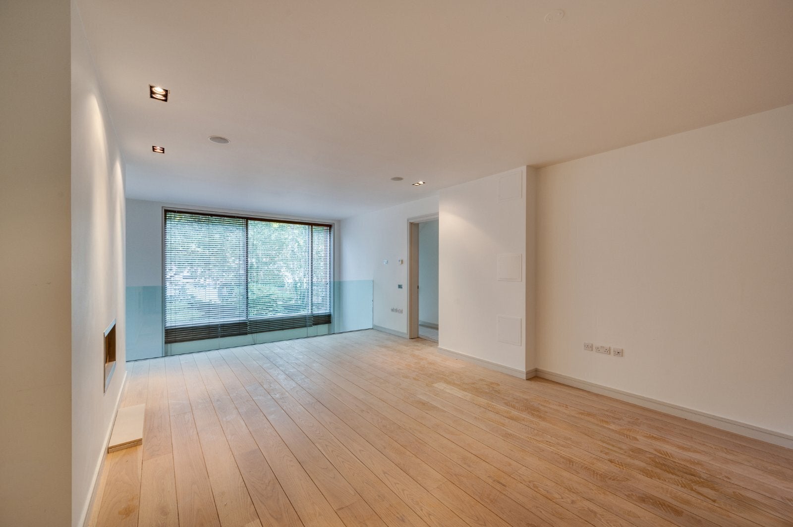 House Oak Hill Way in Greater London