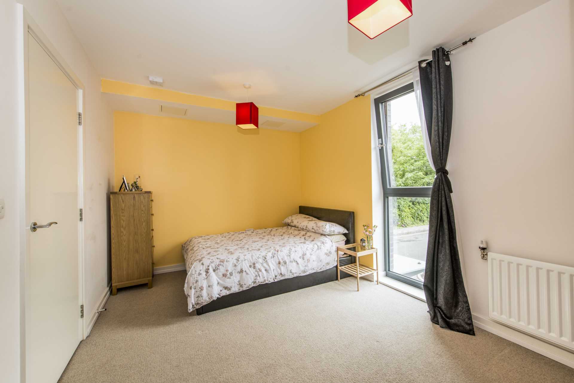 Room Isobel Place in Greater London