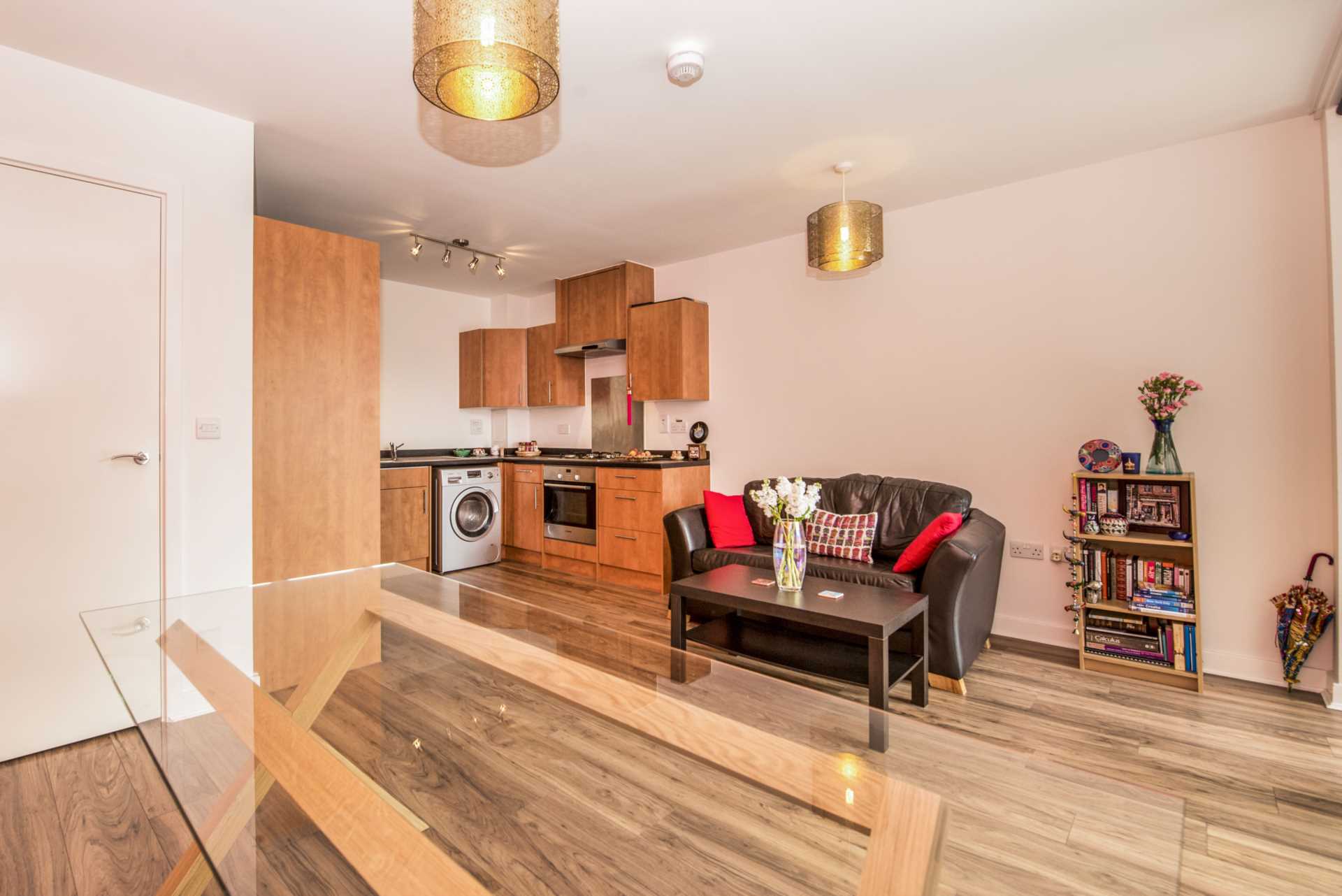 Room Isobel Place in Greater London