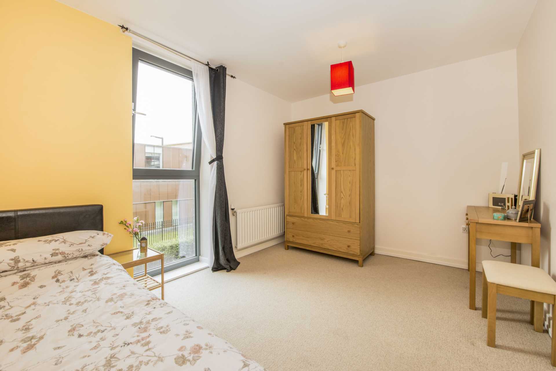Room Isobel Place in Greater London