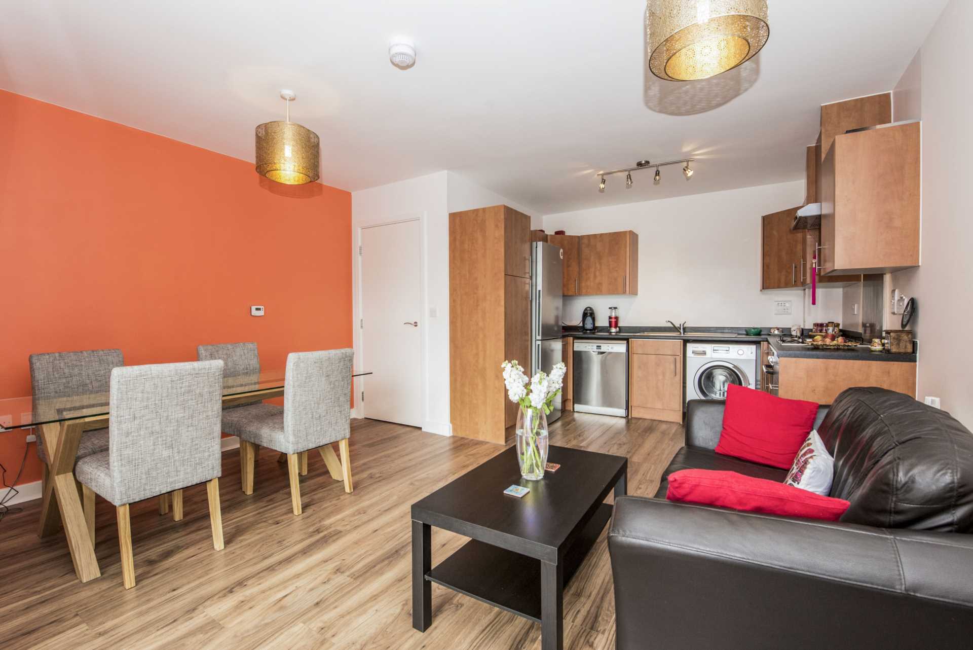 Room Isobel Place in Greater London