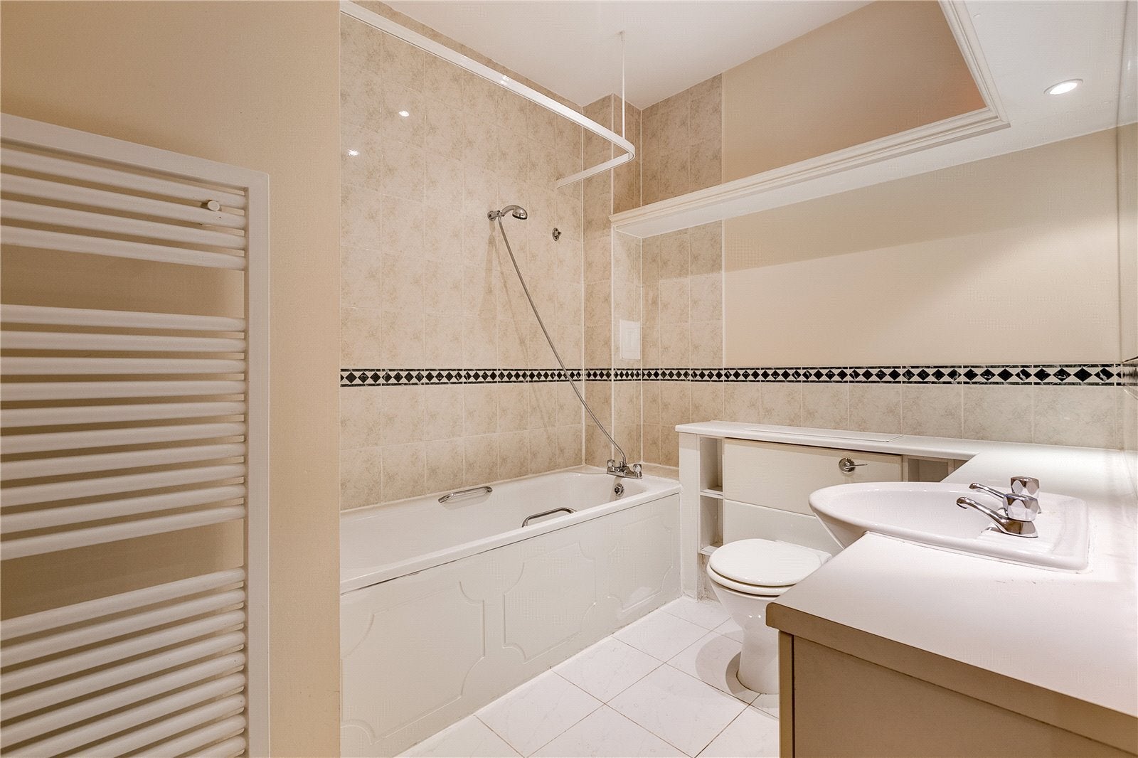 Flat Hugh Street in City of Westminster