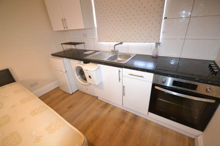 Flat Stag Lane in Greater London
