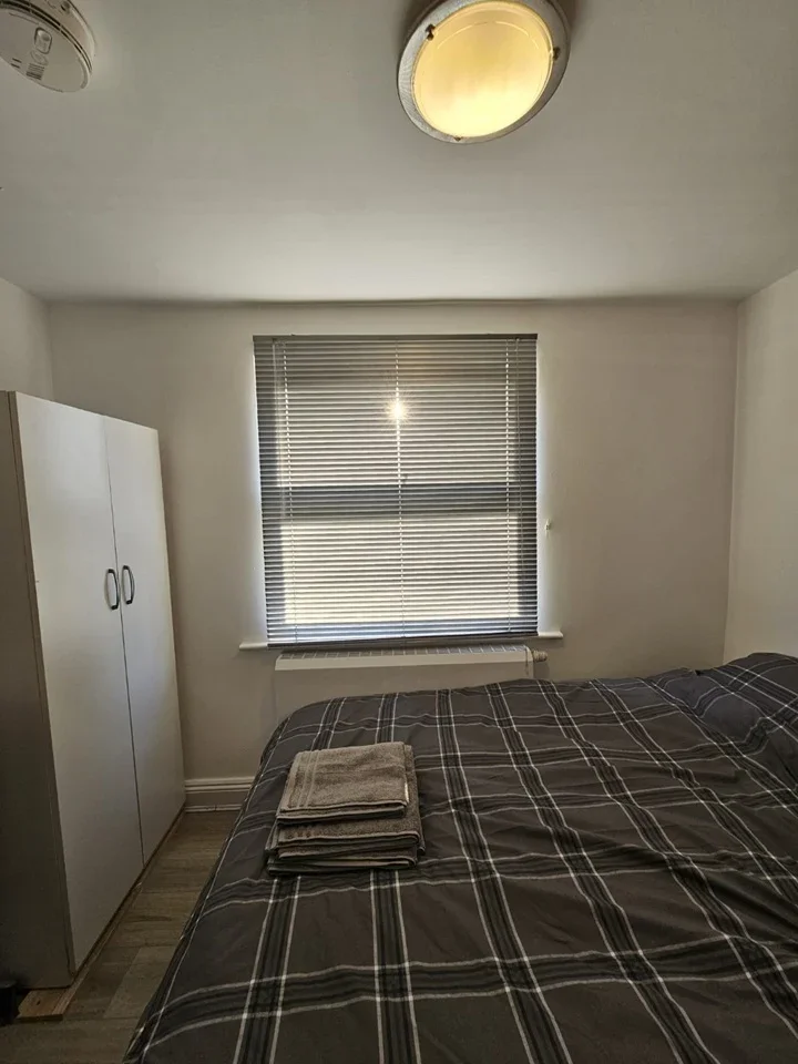 Room Hatherley Road in Greater London