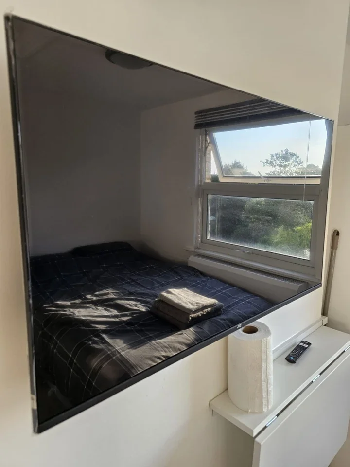Room Hatherley Road in Greater London