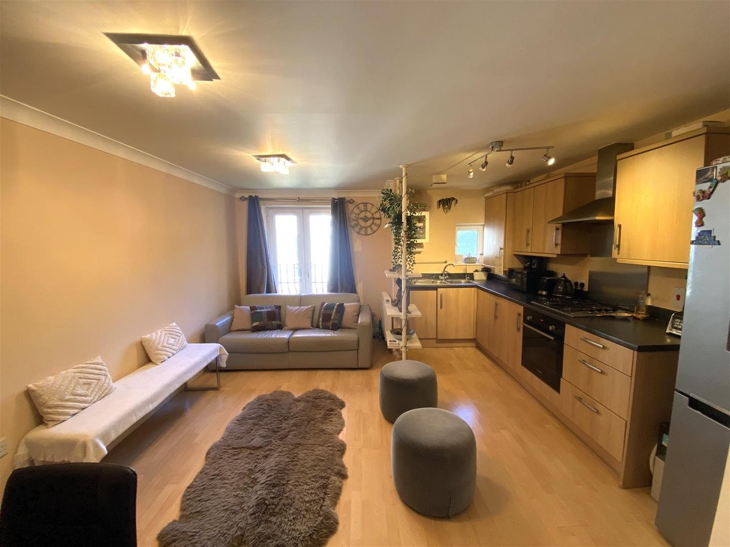 Flat Heston Road in Greater London
