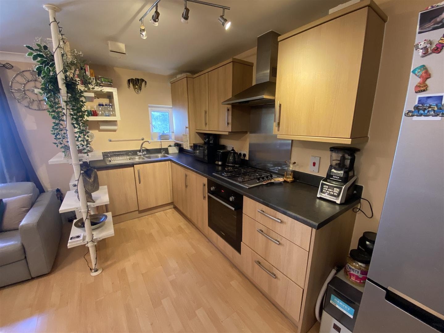 Flat Heston Road in Greater London
