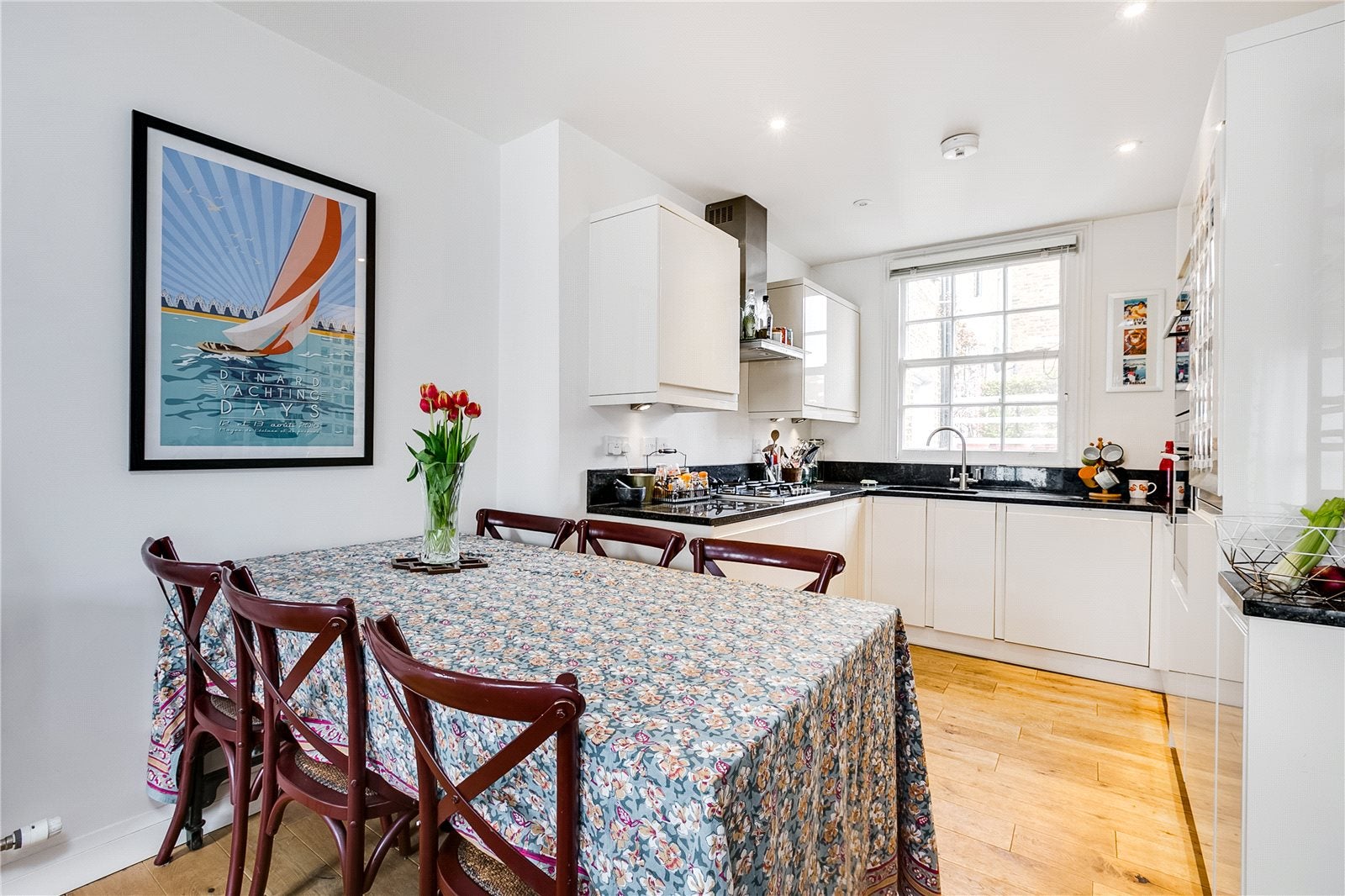 Flat Portobello Road in Greater London
