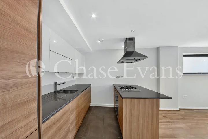 Flat Crowder Street in Greater London