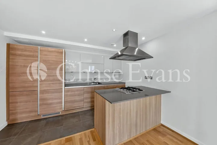 Flat Crowder Street in Greater London