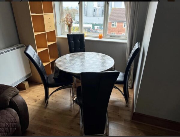 Flat Cherry Blossom Close in Greater London