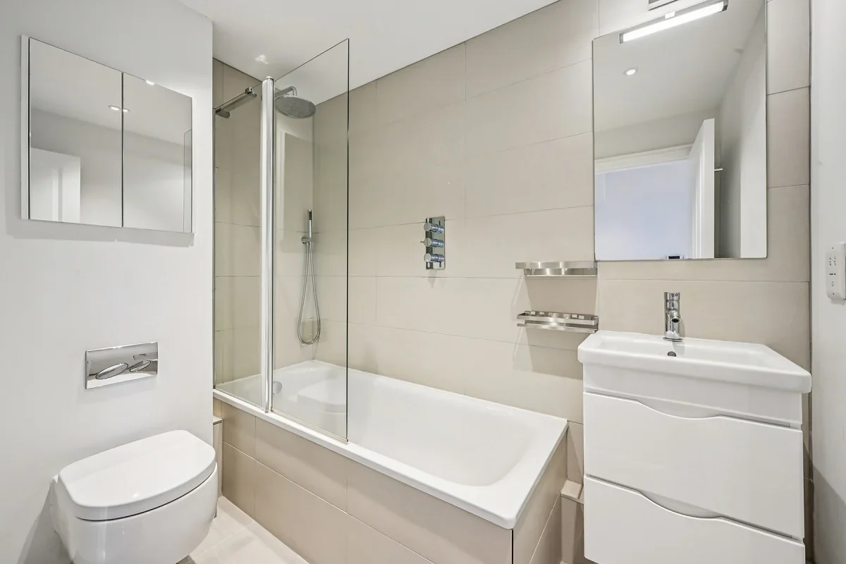 Flat Mortimer Street in City of Westminster