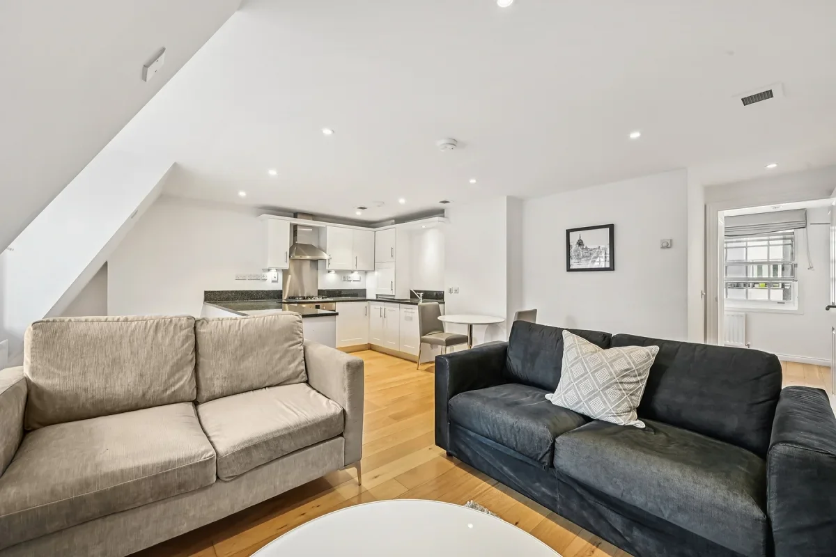 Flat Mortimer Street in City of Westminster