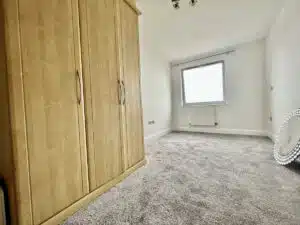 Flat Miles Close in Greater London