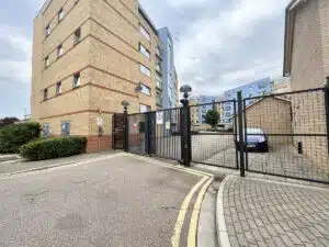 Flat Miles Close in Greater London