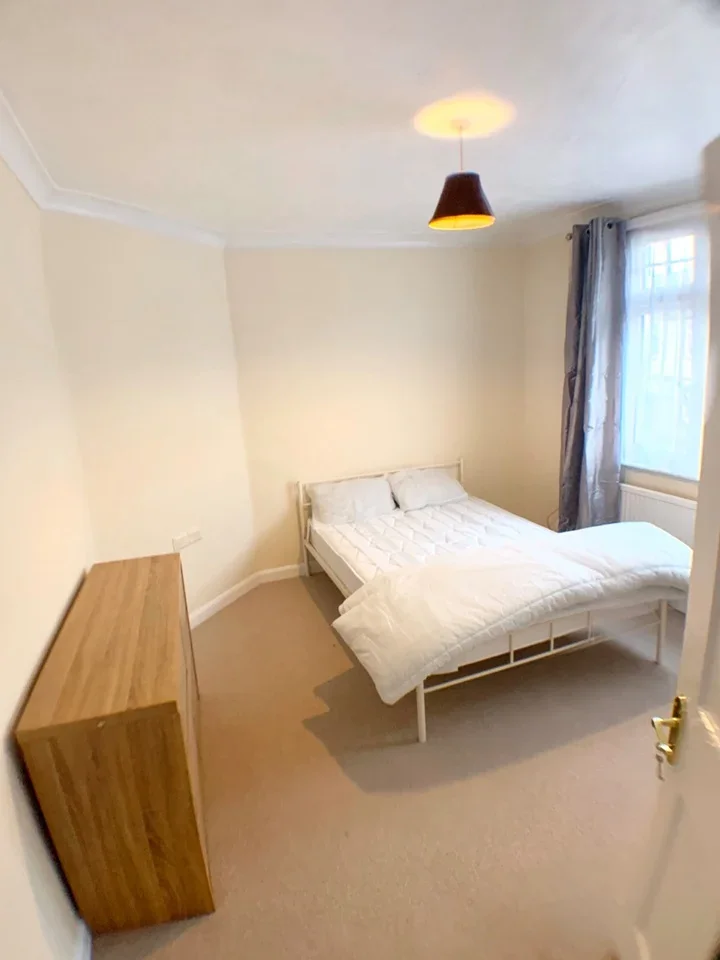Room Bishop Road in Chelmsford
