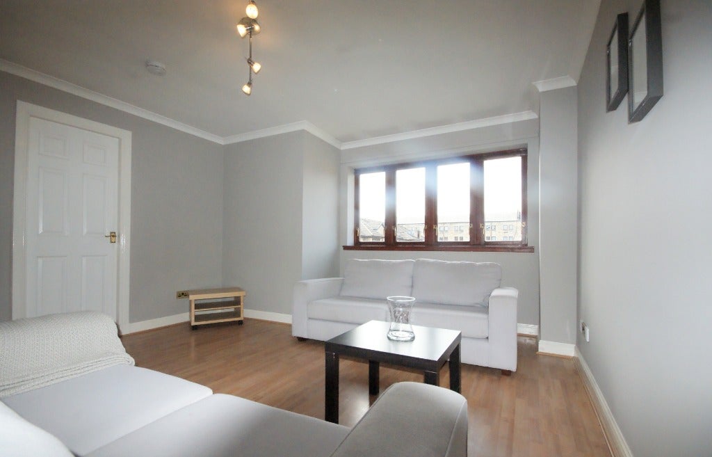 Flat Parsonage Square in Glasgow