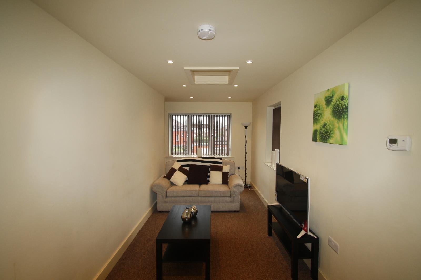 Flat Chelwood Crescent in Leeds