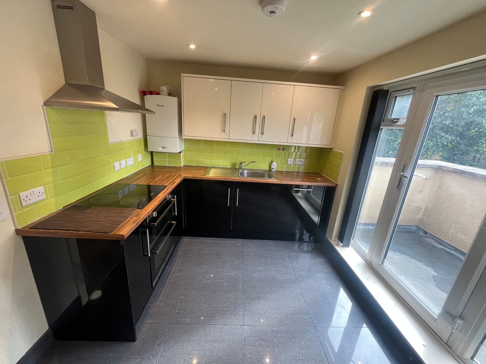 Flat Chelwood Crescent in Leeds