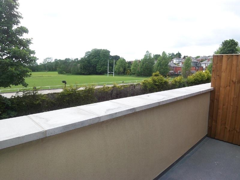 Flat Chelwood Crescent in Leeds