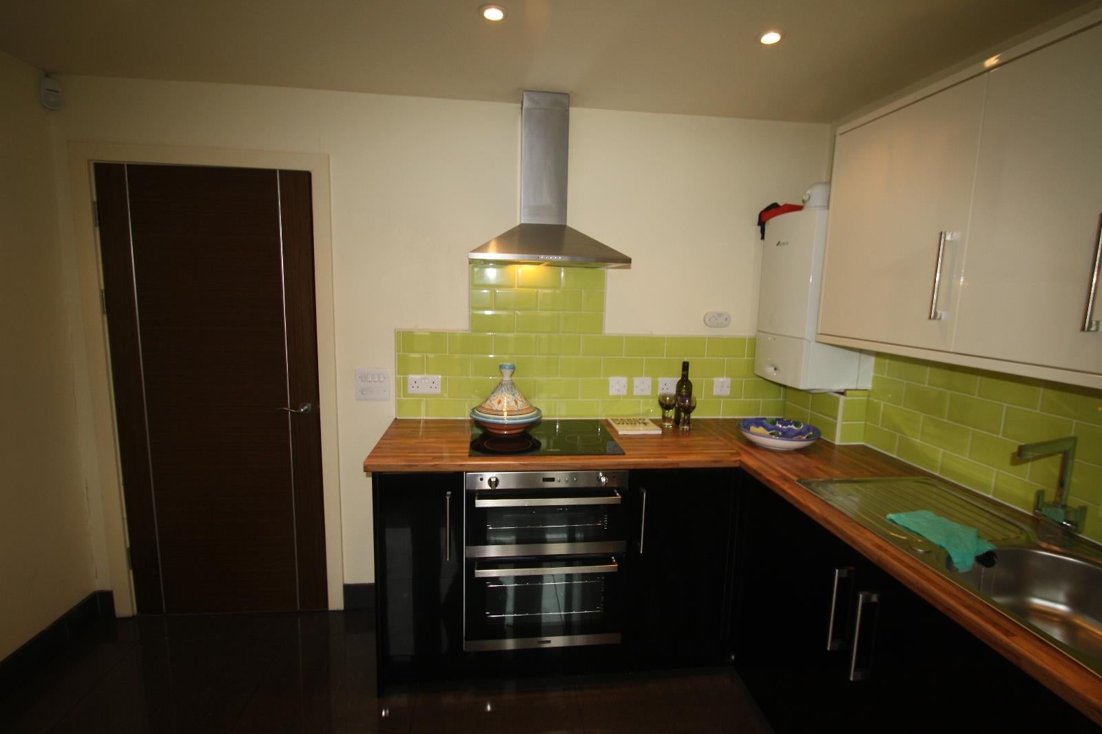 Flat Chelwood Crescent in Leeds