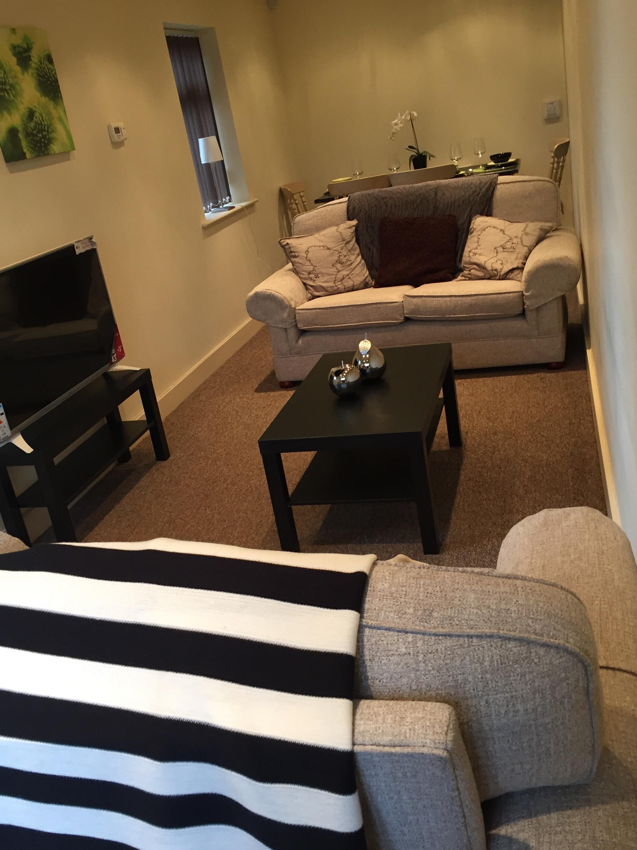 Flat Chelwood Crescent in Leeds