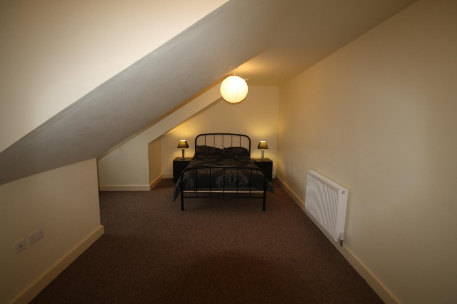 Flat Chelwood Crescent in Leeds