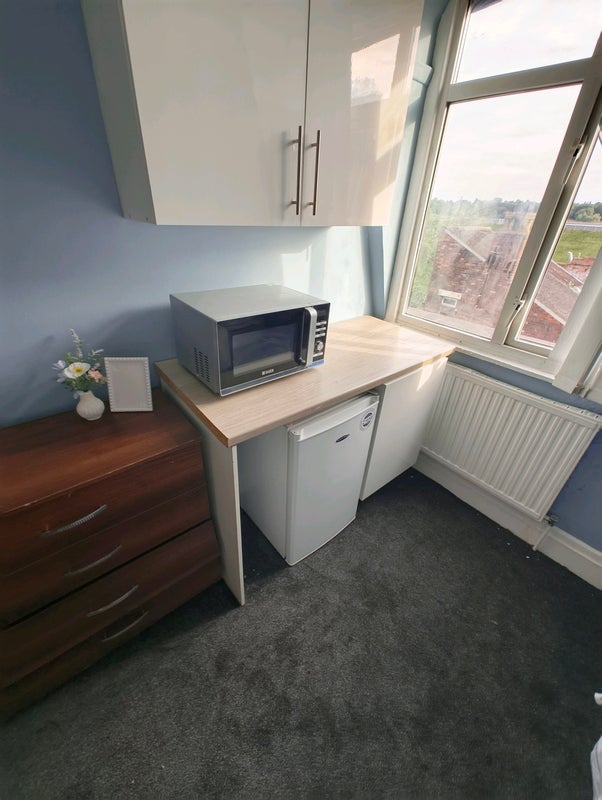 Room Icknield Port Road in Birmingham
